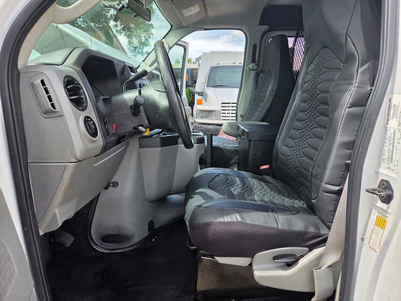Used 2014 Ford E-150 and Econoline 150 RWD image 10