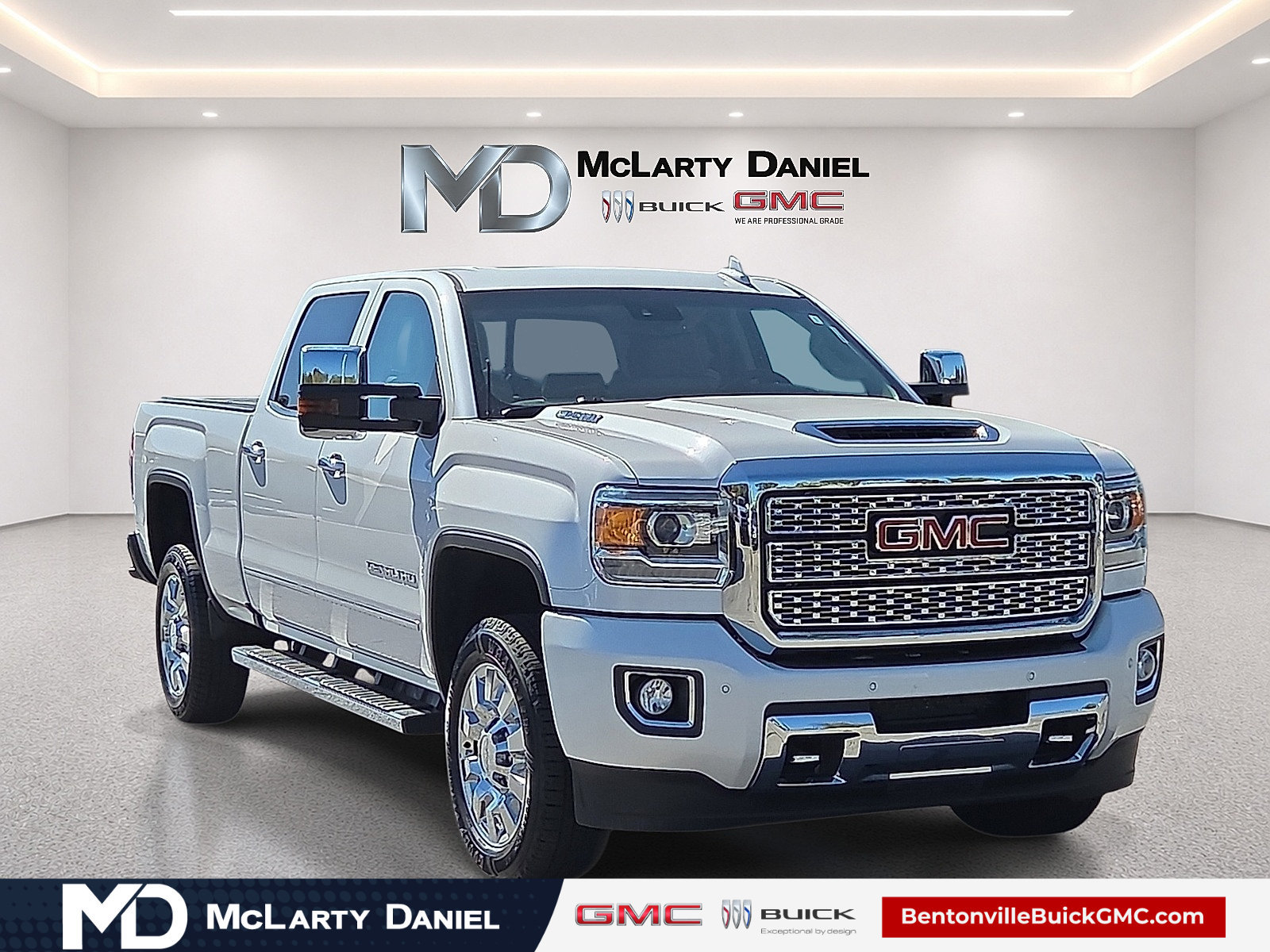 Used 2018 GMC Sierra 2500 Denali w/ Duramax Plus Package AWD/4WD image 1