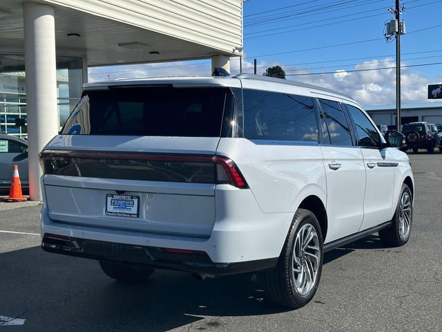 Used 2025 Lincoln Navigator L Reserve AWD/4WD image 2