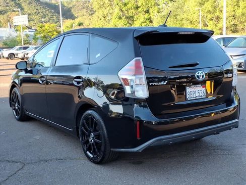 Used 2017 Toyota Prius V Four FWD image 7