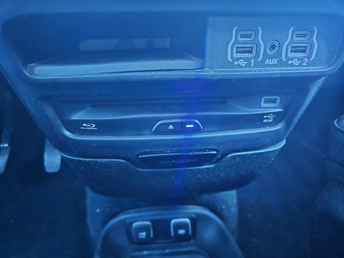 Used 2021 Chrysler Pacifica Touring-L w/ Uconnect Theater Family Group image 13