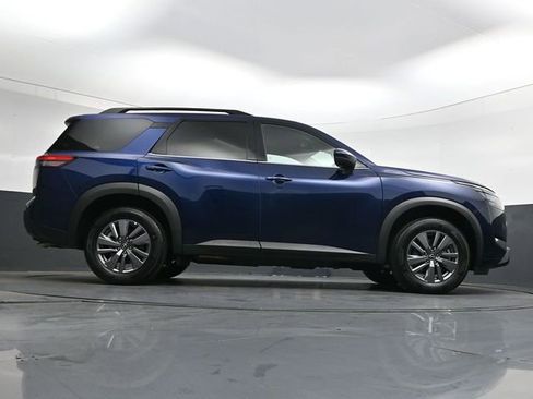 Used 2025 Nissan Pathfinder SV FWD image 40