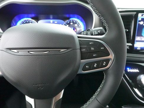 New 2027 Chrysler Pacifica Select FWD image 12