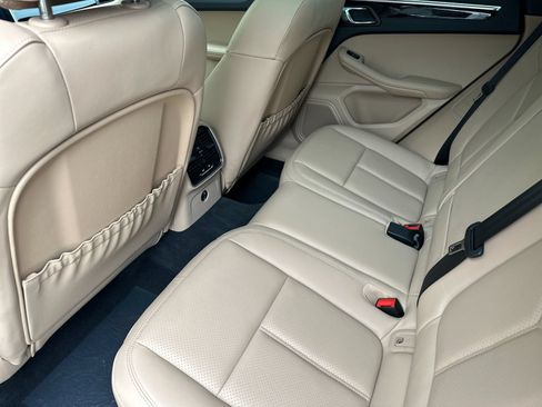 Certified 2026 Porsche Macan AWD/4WD image 14