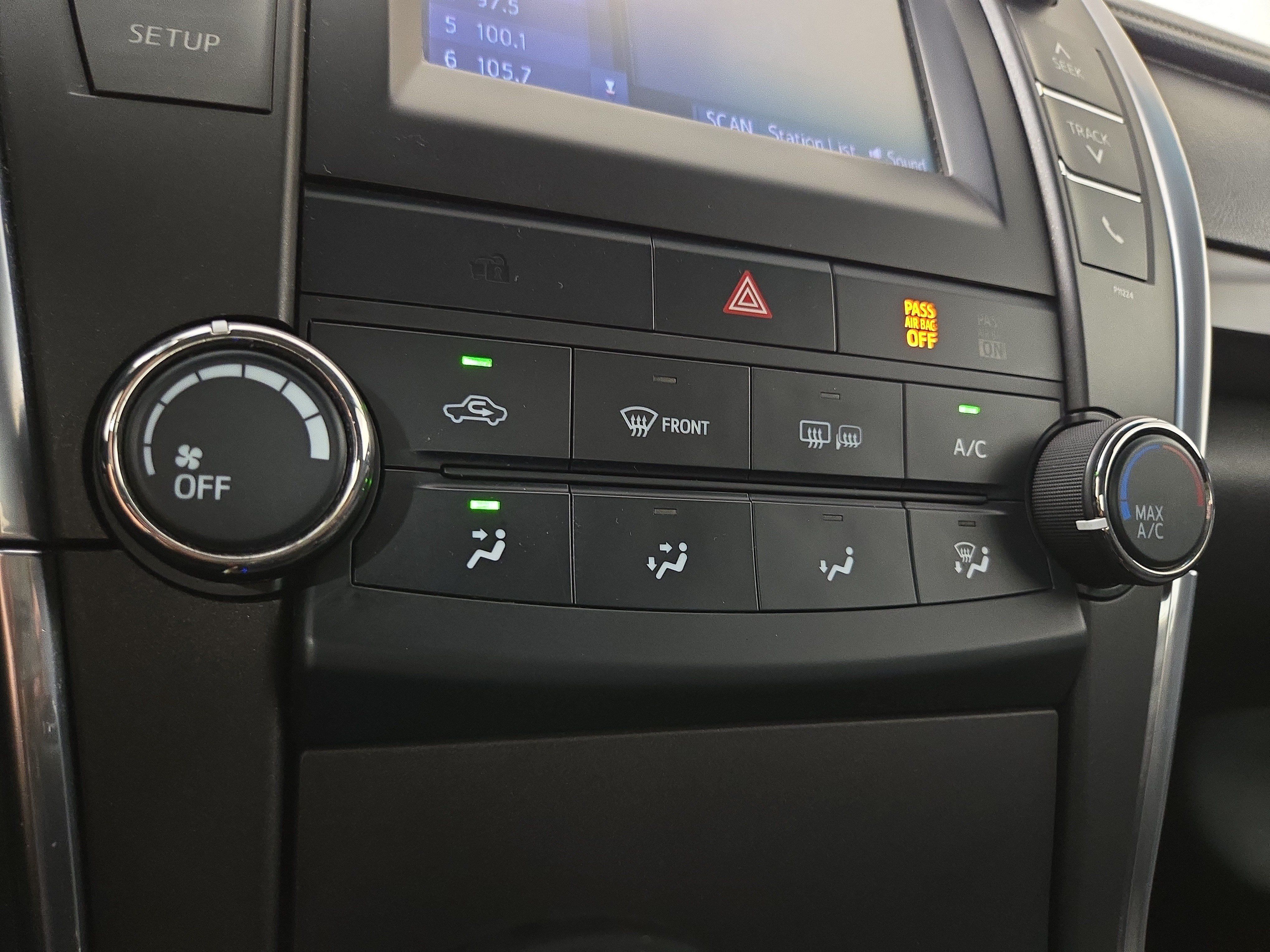 Used 2016 Toyota Camry LE FWD image 26