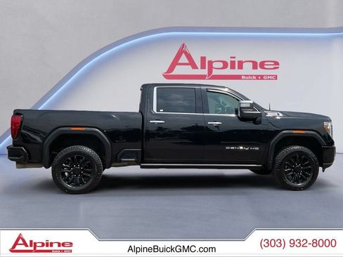 Used 2022 GMC Sierra 2500 Denali w/ Denali Black Diamond Edition AWD/4WD image 6