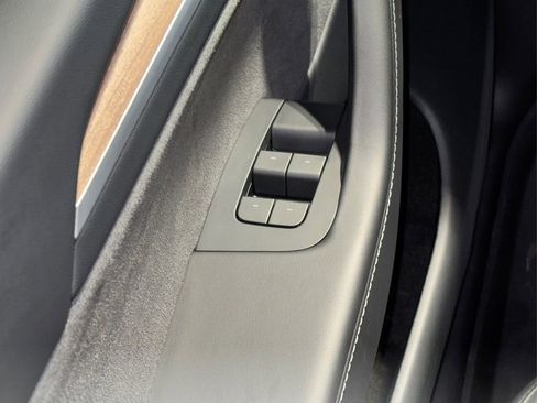 Used 2024 Tesla Model Y Long Range image 33