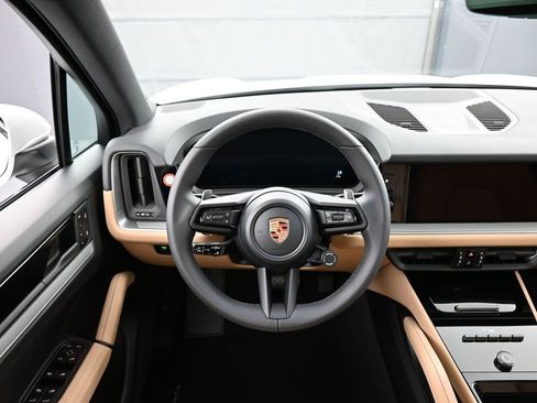 New 2026 Porsche Cayenne Base image 18