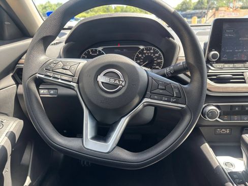 Used 2025 Nissan Altima 2.5 SV FWD image 28
