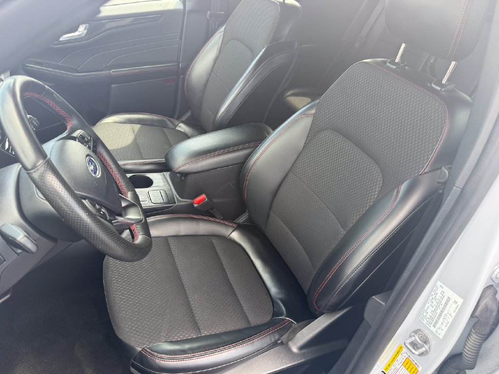 Certified 2025 Ford Escape ST-Line Select AWD/4WD image 14