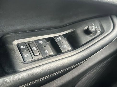 Used 2023 Jeep Grand Cherokee L Laredo image 17