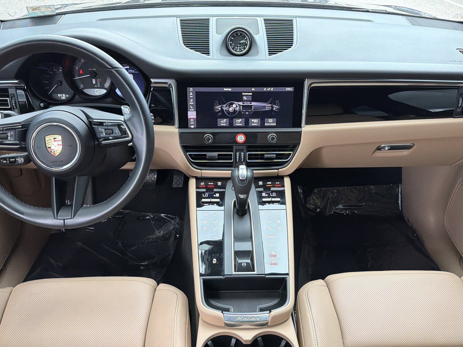 Used 2025 Porsche Macan Turbo AWD/4WD image 15