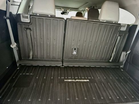 Used 2022 Toyota Highlander Platinum AWD/4WD image 27