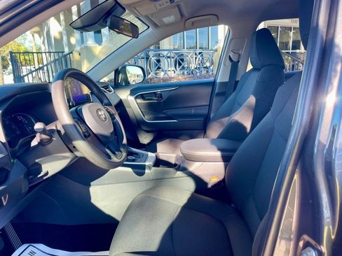 Used 2025 Toyota RAV4 LE AWD/4WD image 11