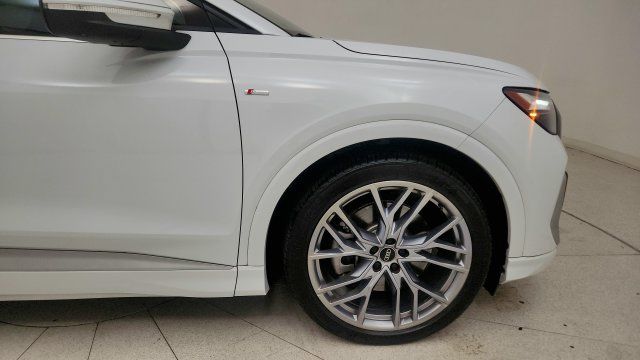 Used 2025 Audi Q4 e-tron Premium Plus w/ Premium Plus AWD/4WD image 21