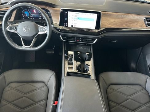 Used 2025 Volkswagen Atlas SE w/ Panoramic Sunroof Package FWD image 13