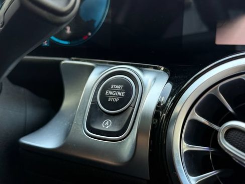 Used 2020 Mercedes-Benz GLB 250 4MATIC image 27
