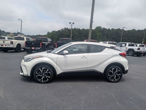 Used 2021 Toyota C-HR XLE FWD image 8