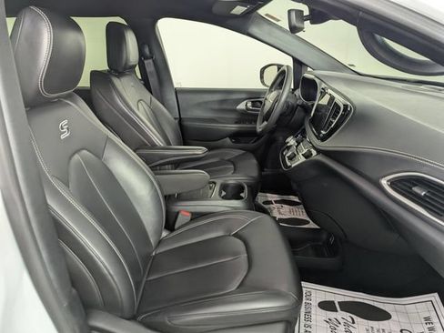 Used 2024 Chrysler Pacifica Limited FWD image 20