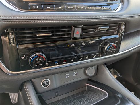 Used 2023 Nissan Rogue Platinum w/ Platinum Premium Package image 26