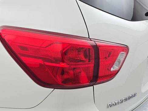 Used 2020 Nissan Pathfinder Platinum image 37