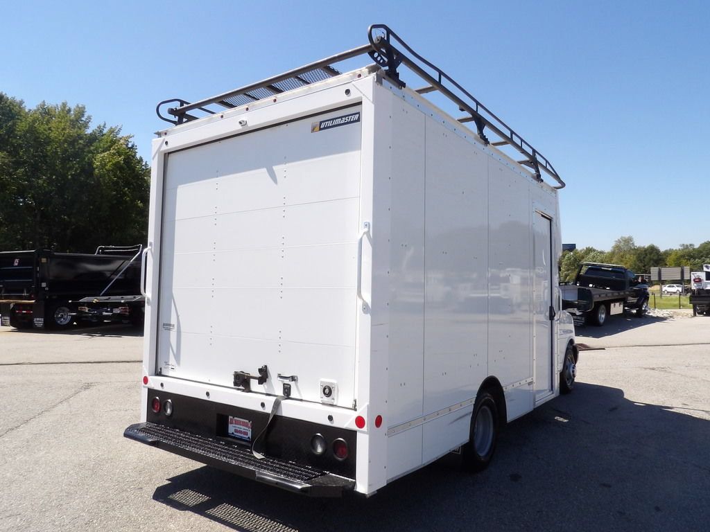 Used 2021 Chevrolet Express 3500 w/ Power Convenience Package RWD image 7