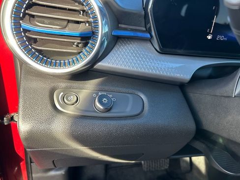 Used 2025 Chevrolet Trax LT image 25