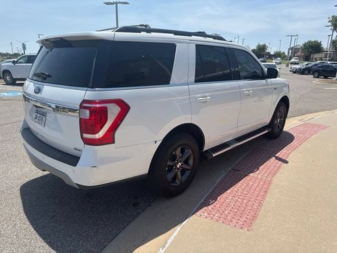 Used 2020 Ford Expedition XLT w/ Equipment Group 202A AWD/4WD image 4