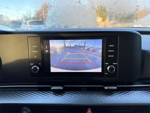 Used 2024 Kia Carnival LX image 28