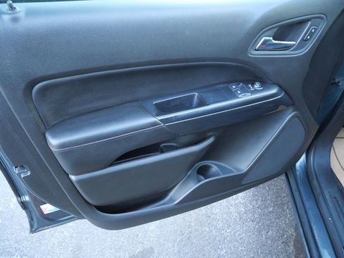 Used 2015 GMC Canyon SLE w/ All-Terrain Package image 21