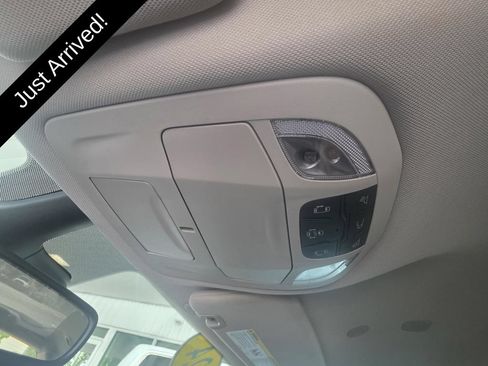 Used 2024 Chrysler Pacifica Touring-L FWD image 29