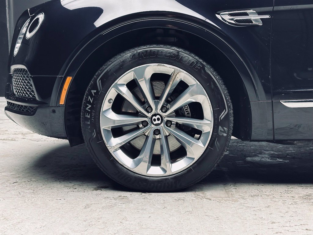 Used 2019 Bentley Bentayga AWD/4WD image 38