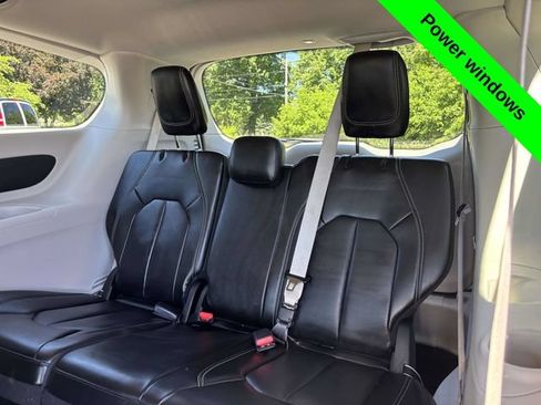 Used 2023 Chrysler Pacifica Touring-L FWD image 26