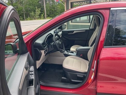 Used 2022 Ford Escape SE w/ Cold Weather Package AWD/4WD image 11