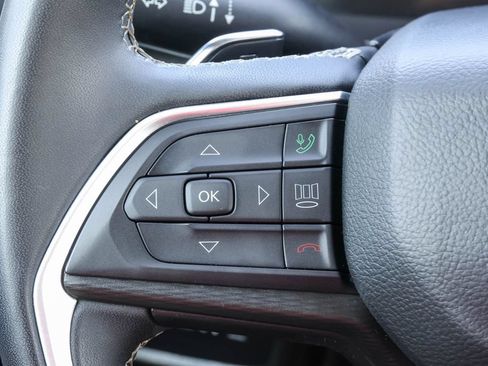 Used 2024 Jeep Grand Cherokee Laredo AWD/4WD image 21