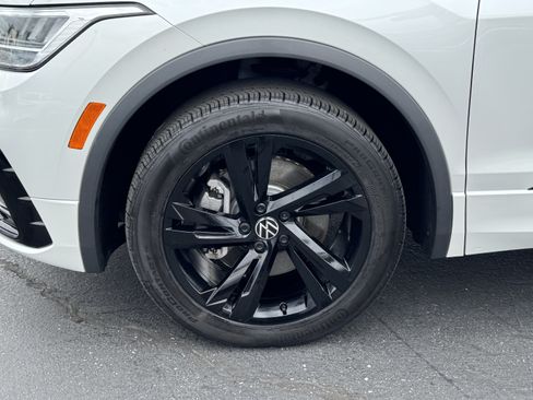 Certified 2024 Volkswagen Tiguan SE R-Line FWD image 10