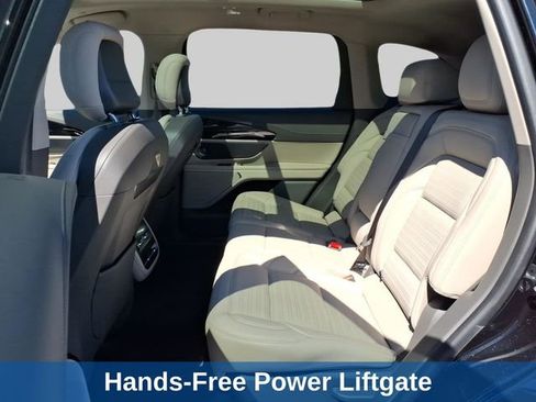 Used 2025 Lincoln Nautilus Reserve AWD/4WD image 10