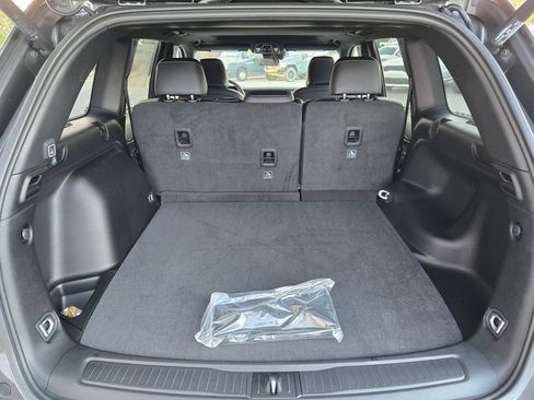 New 2025 Jeep Grand Cherokee Altitude image 28