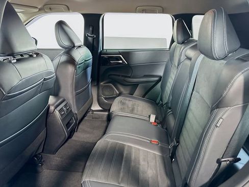 Used 2023 Mitsubishi Outlander SE FWD image 18