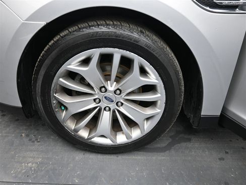 Used 2018 Ford Taurus Limited image 18