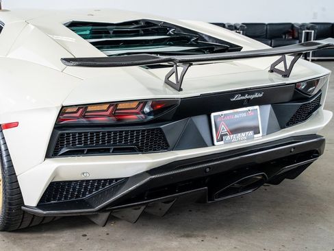 Used 2017 Lamborghini Aventador S image 28