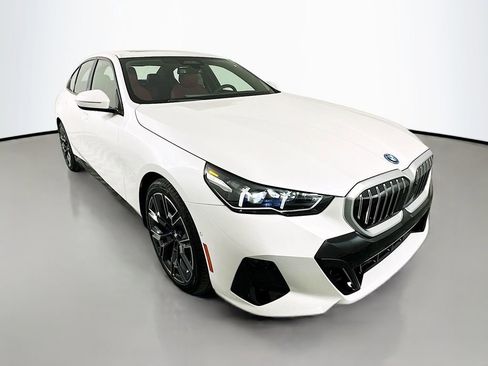 Used 2026 BMW i5 eDrive40 w/ M Sport Package image 3