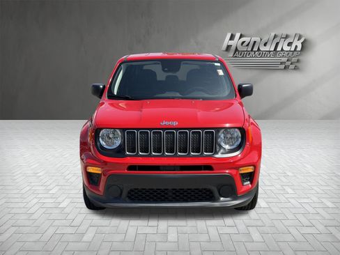 Used 2023 Jeep Renegade Latitude AWD/4WD image 3