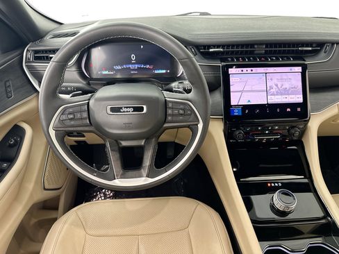 Used 2023 Jeep Grand Cherokee Limited w/ Luxury Tech Group II image 23