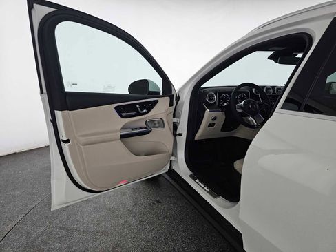 Used 2026 Mercedes-Benz GLC 300 image 19