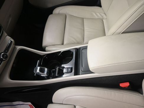 Used 2023 Volvo XC40 B5 Plus w/ Protection Package Premier image 13