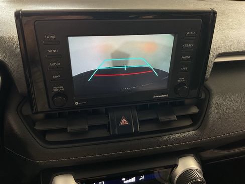 Used 2021 Toyota RAV4 LE AWD/4WD image 3