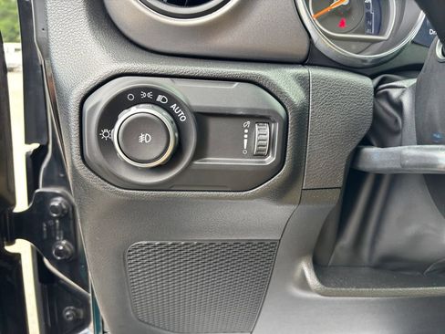 Used 2023 Jeep Wrangler Unlimited Sport AWD/4WD image 31