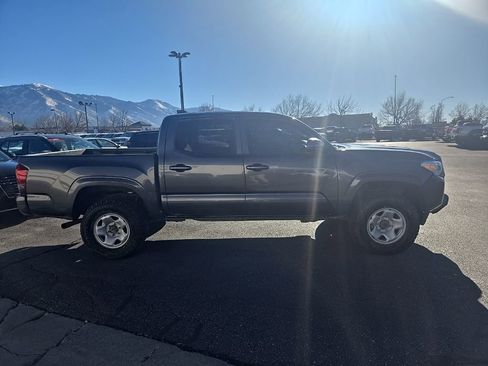 Used 2022 Toyota Tacoma SR image 4