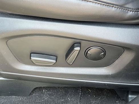 Used 2023 Ford Explorer XLT w/ Equipment Group 202A AWD/4WD image 15